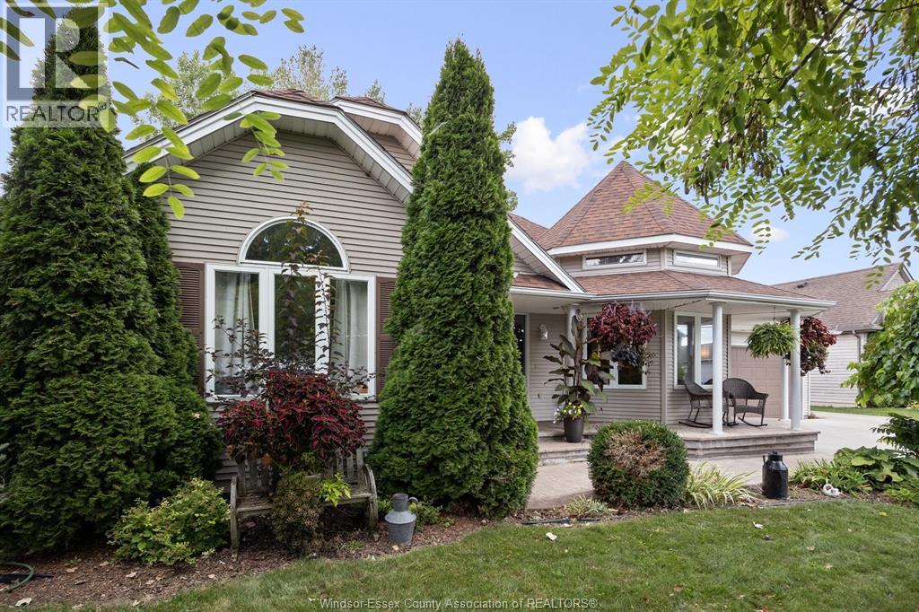 68 Willow Beach Rd, Amherstburg, ON N9V 2Y8