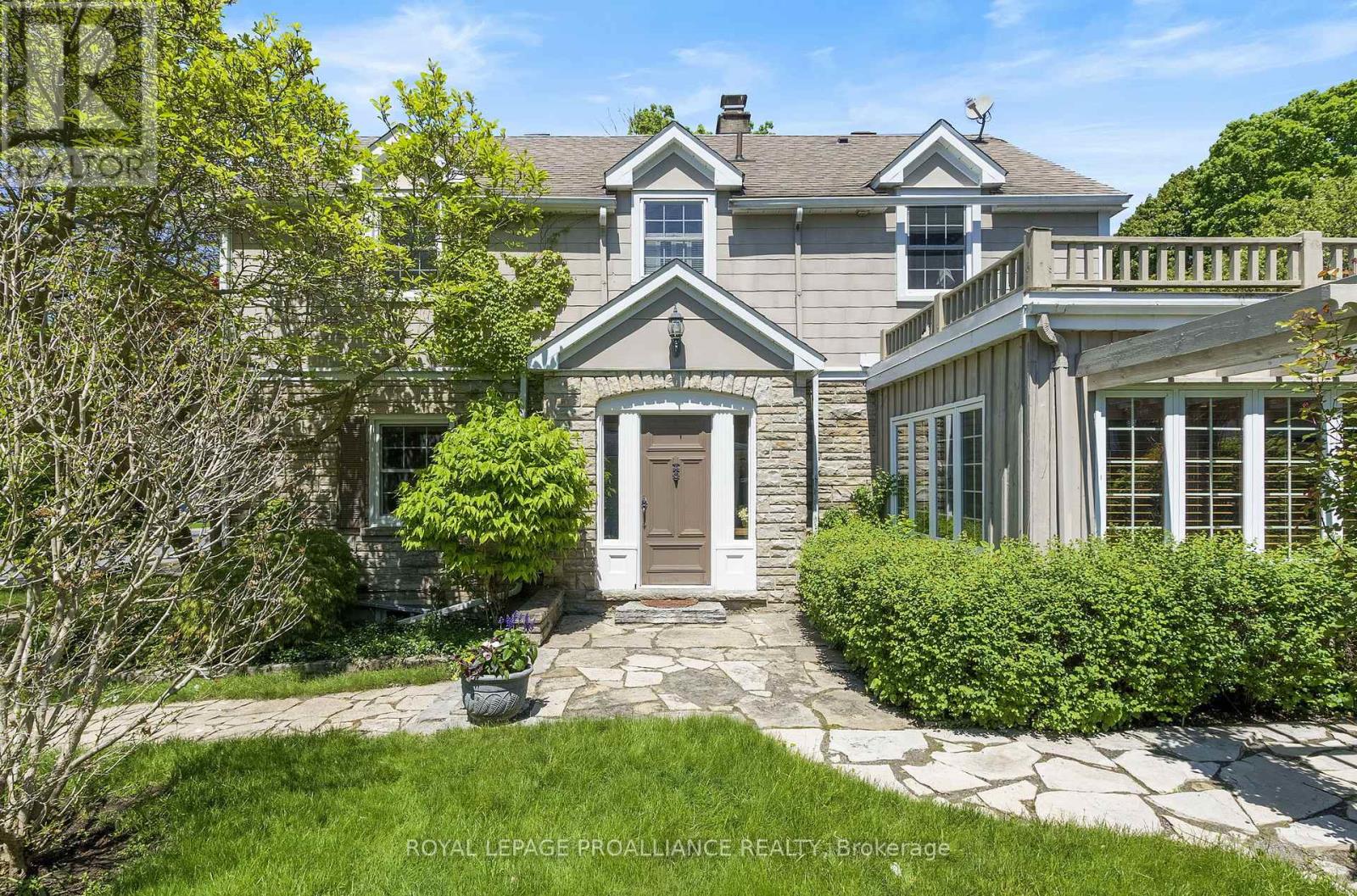 27 Cochrane Dr, Brockville, ON K6V 2Y7