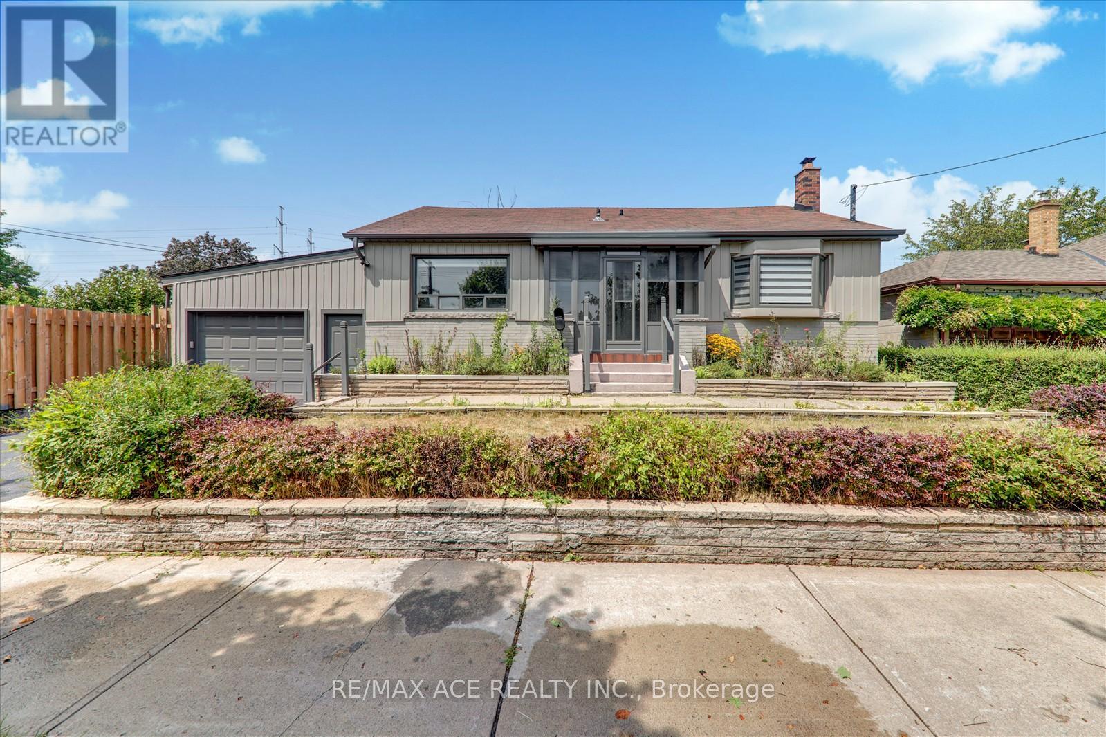 16 Yorkshire Rd, Toronto, ON M1K 3B5