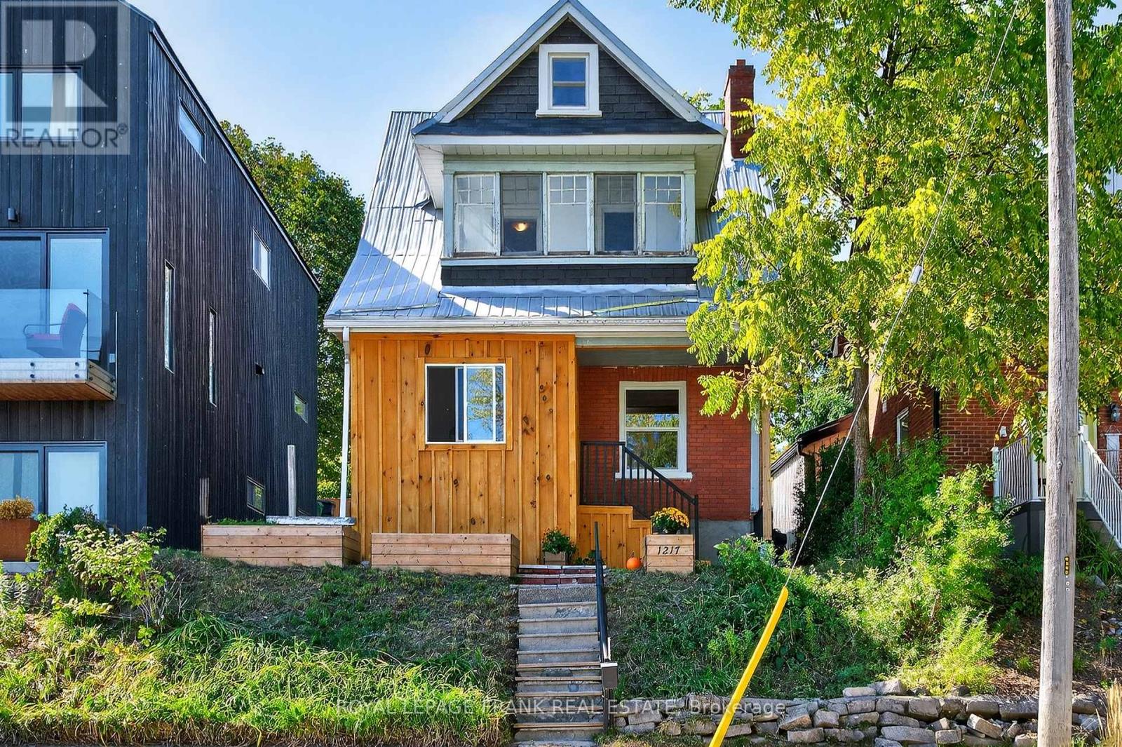1217 Grandview Ave Ward 1 Ave, Peterborough, ON K9J 5P7