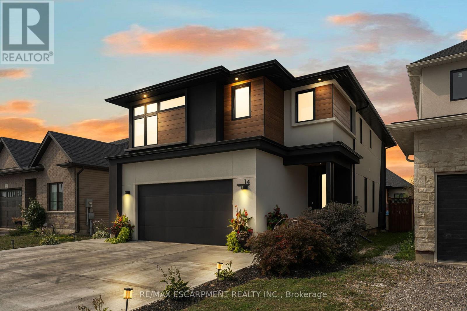 14 Willowbrook Dr, Welland, ON L3C 0G1