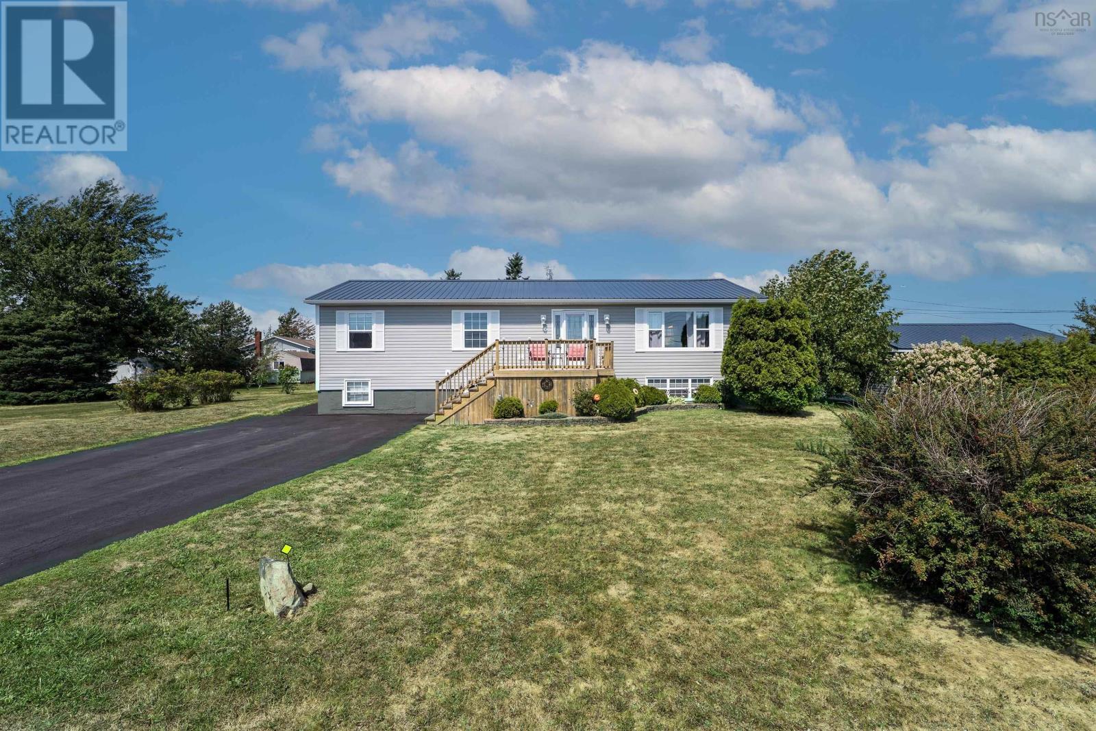 16 Gilroy St, Springhill, NS B0M 1X0