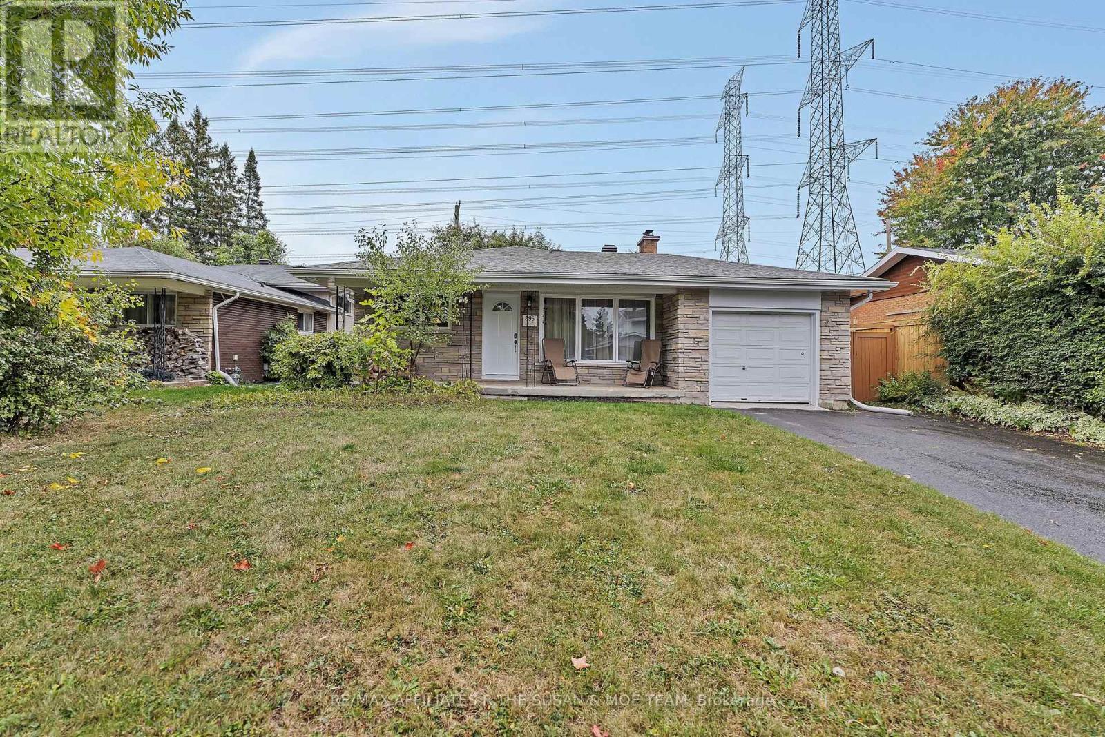 596 Dickinson Ave, Ottawa, ON K1V 7J4