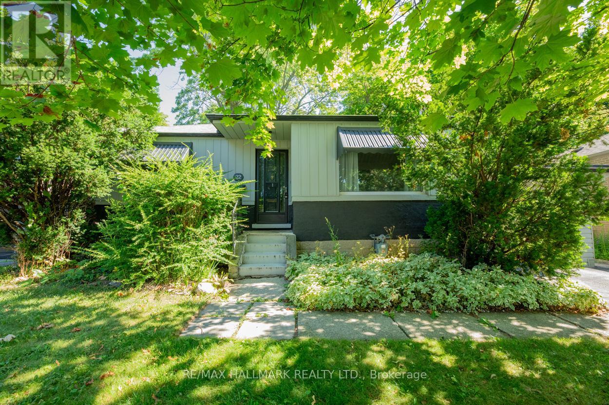 22 Latham Ave, Toronto, ON M1N 1M8