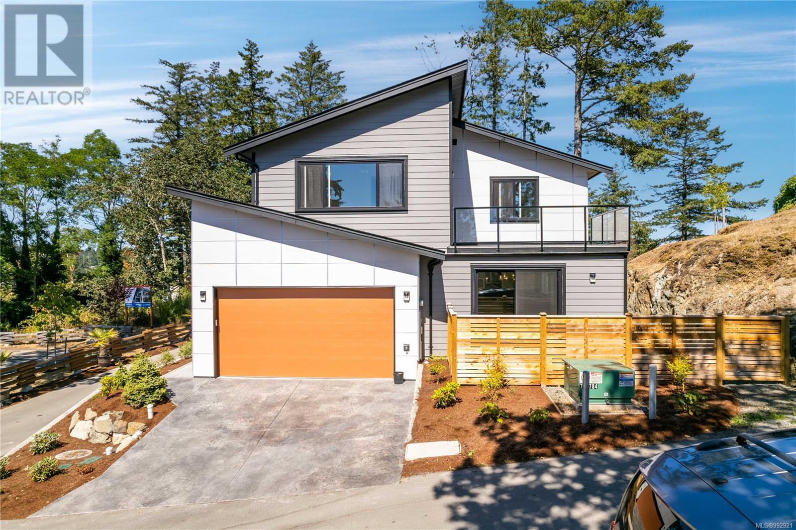 231 Heddle Ave, View Royal, BC V9B 1T9