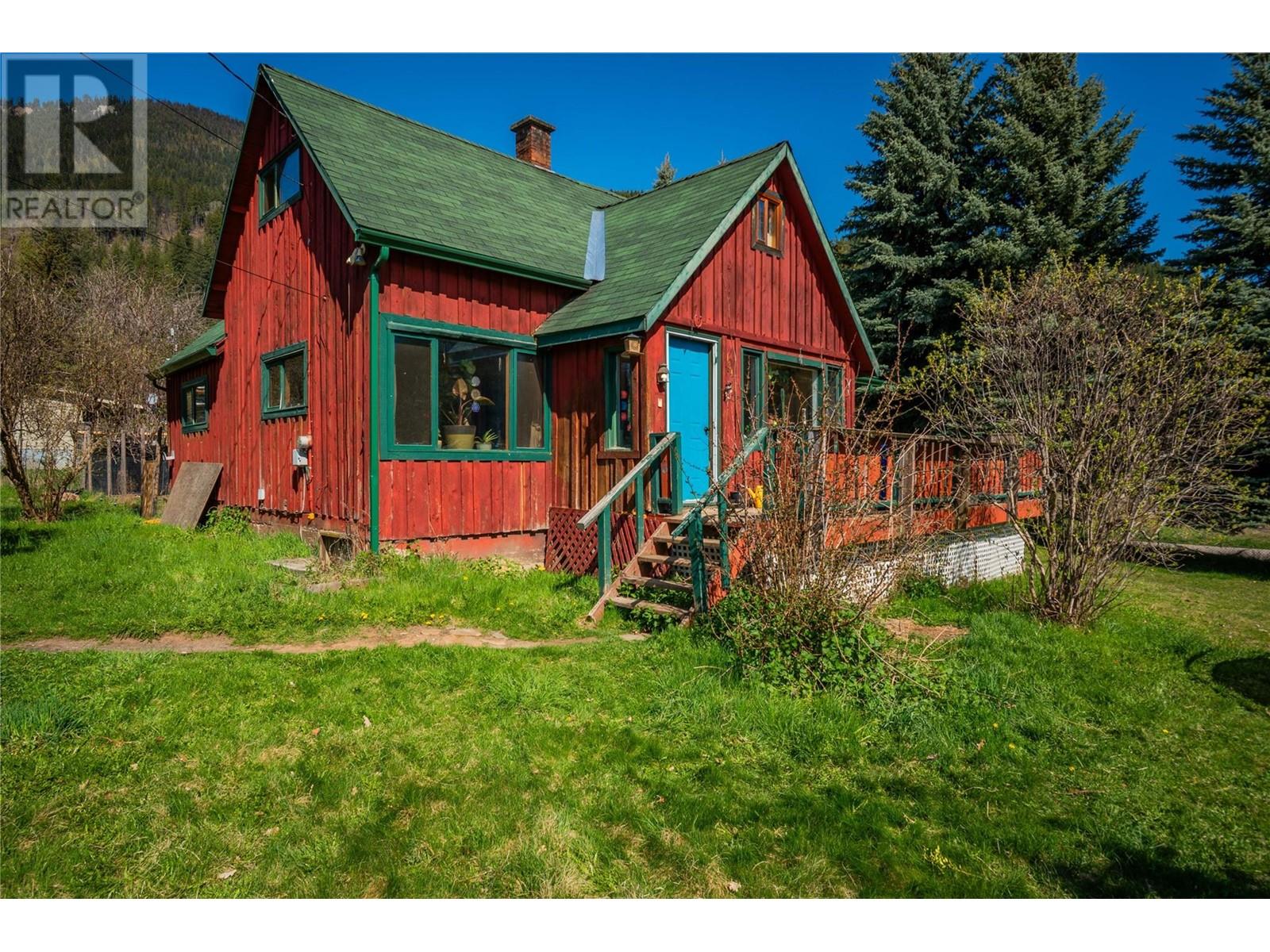 131 Washington St N, Kaslo, BC V0G 1M0