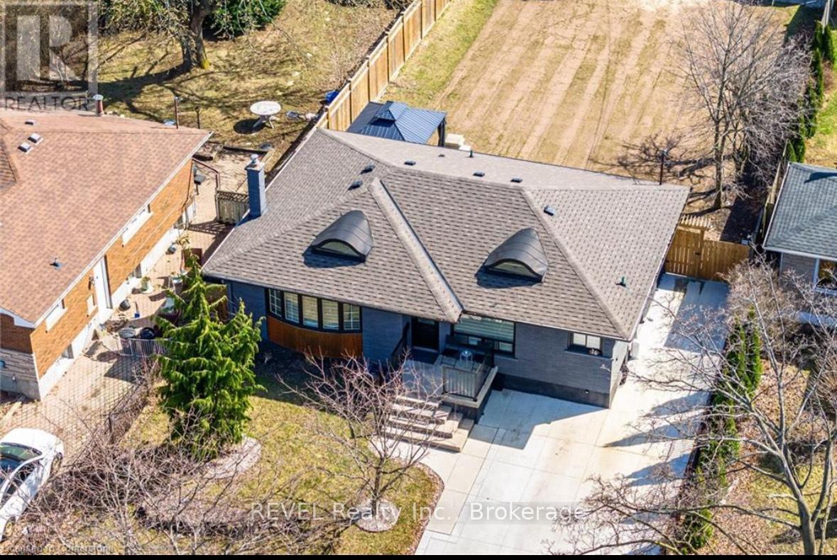 26 Hillgarden Rd, St. Catharines, ON L2T 2W6