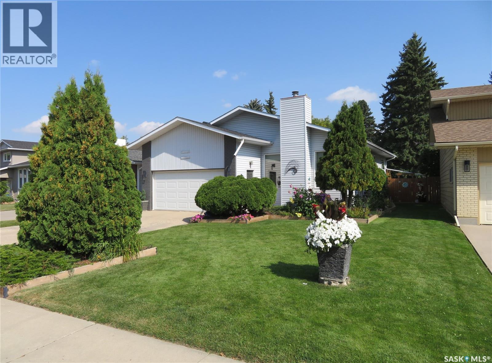 115 Saguenay Dr, Saskatoon, SK S7K 4M8