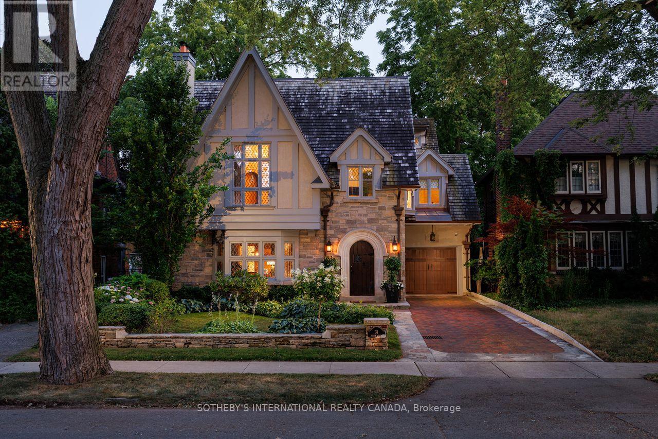 31 Strath Ave, Toronto Kingsway South, ON M8X 1R2