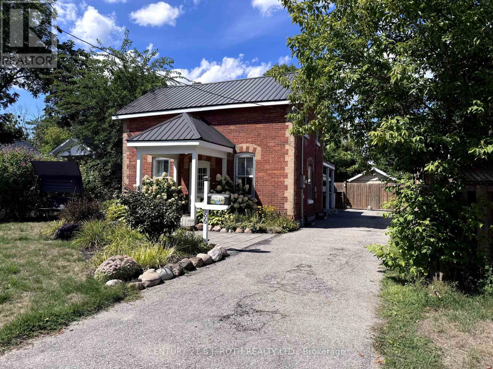 86 Henry St, Barrie, ON L4N 1C8