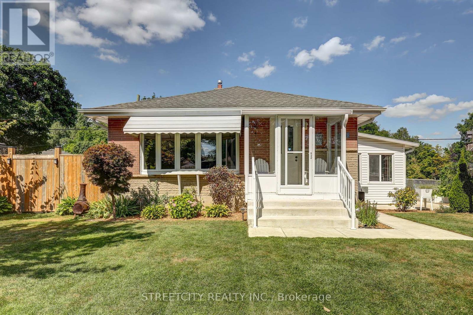 260 Tweedsmuir Ave, London, ON N5W 1L3