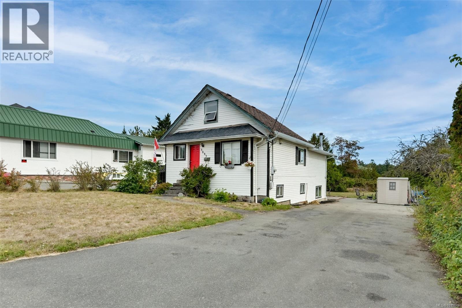3883 Douglas St, Saanich, BC V8Z 3M1