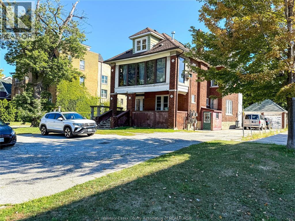 1350-52 Ouellette Ave, Windsor, ON N8X 1J8