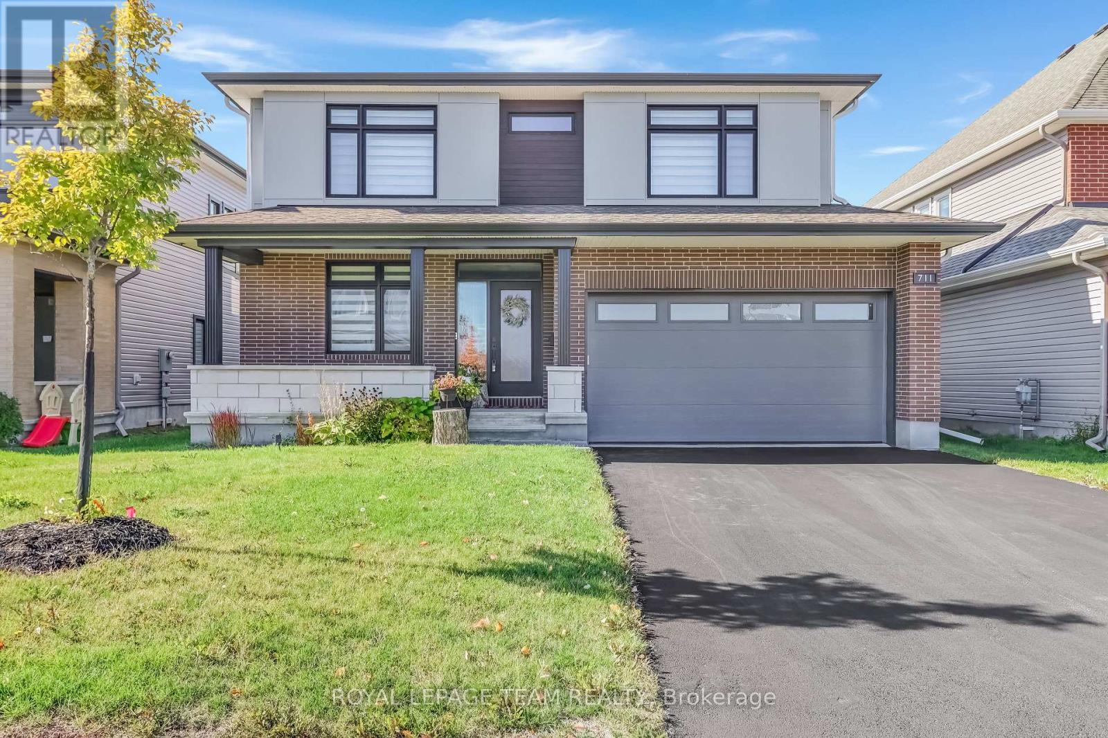 711 Moonflower Cres, Ottawa, ON K1T 0X8