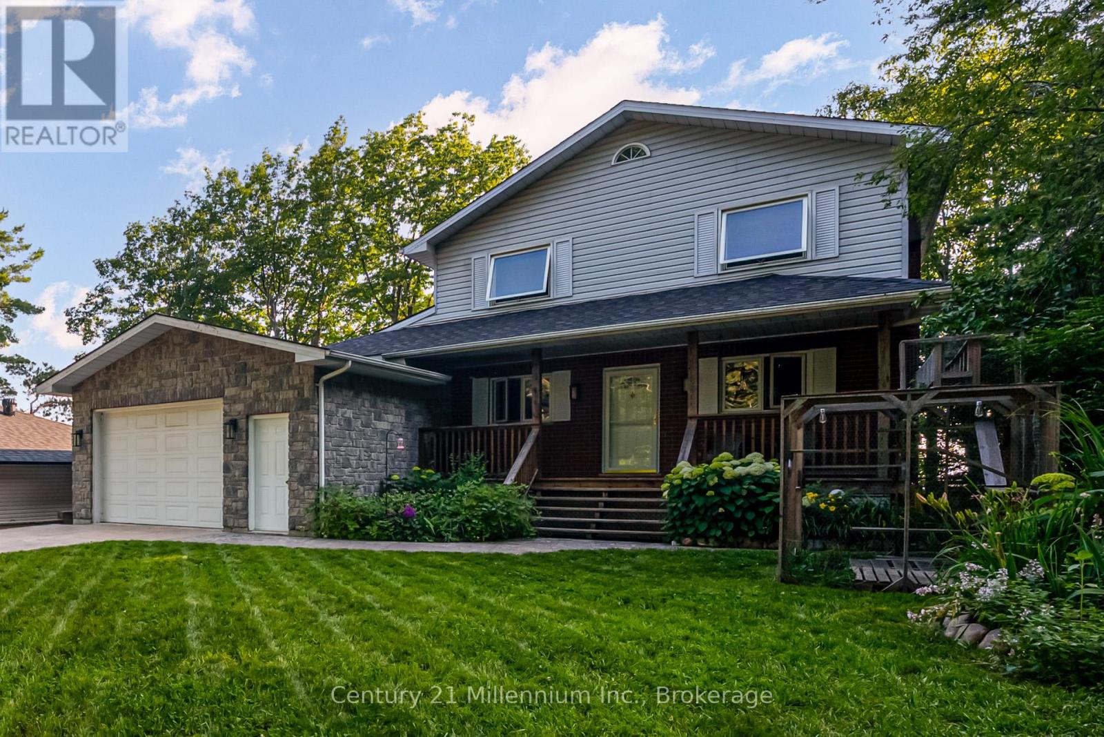 8 Willow Dr, Tiny, ON L0L 1P1