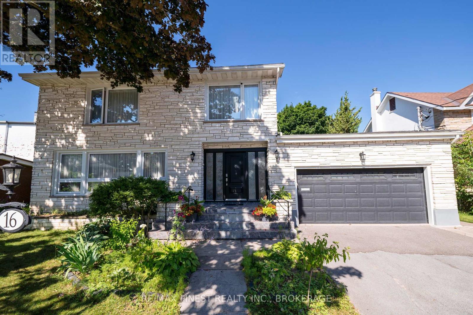 16 Pembroke St, Kingston, ON K7L 4N4