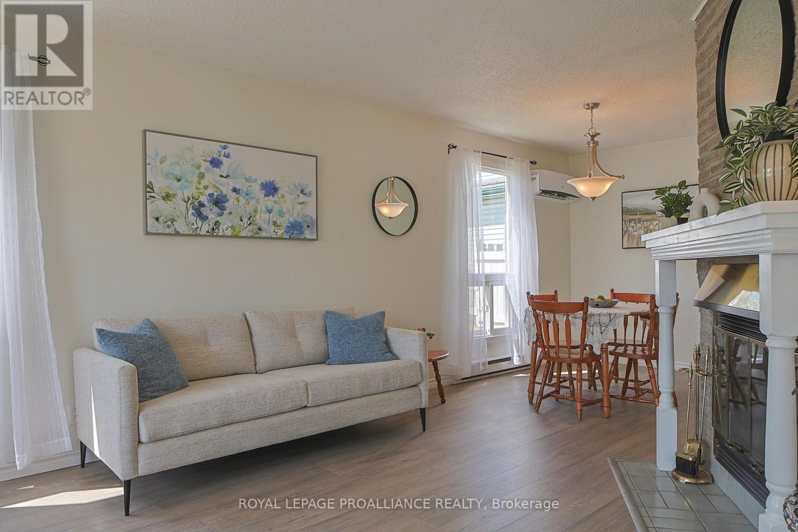 98 E Davis St E, Quinte West Trenton Ward, ON K8V 6H4