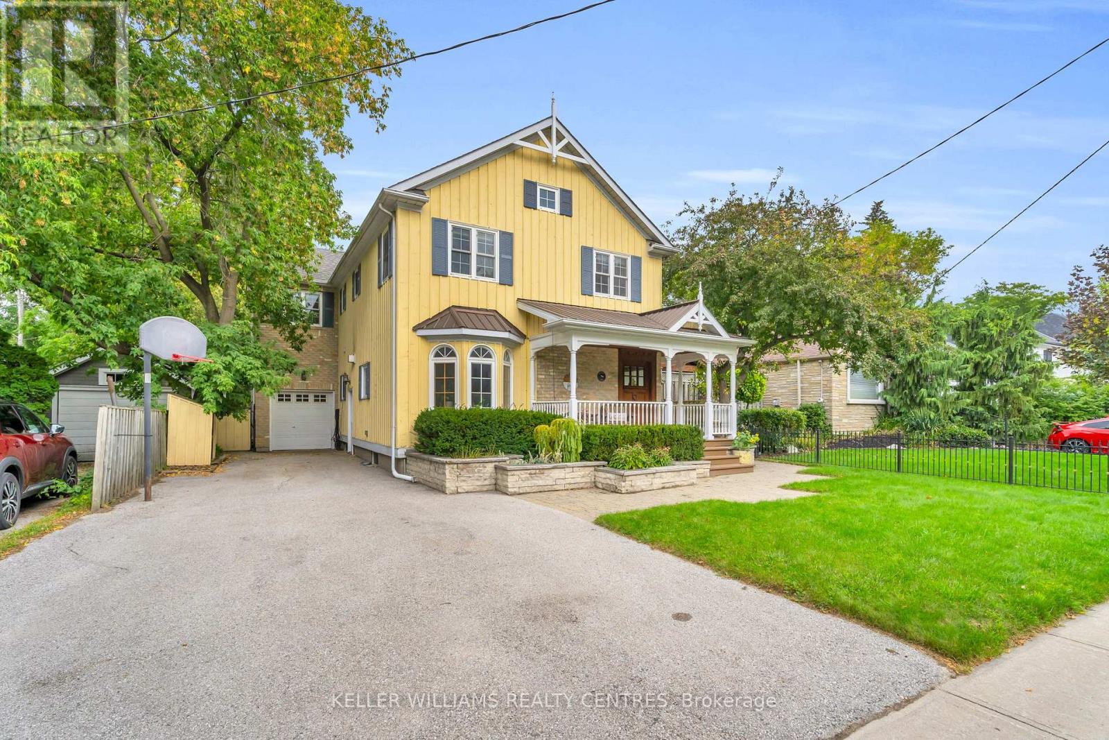 80 Connaught Ave, Aurora, ON L4G 1C7
