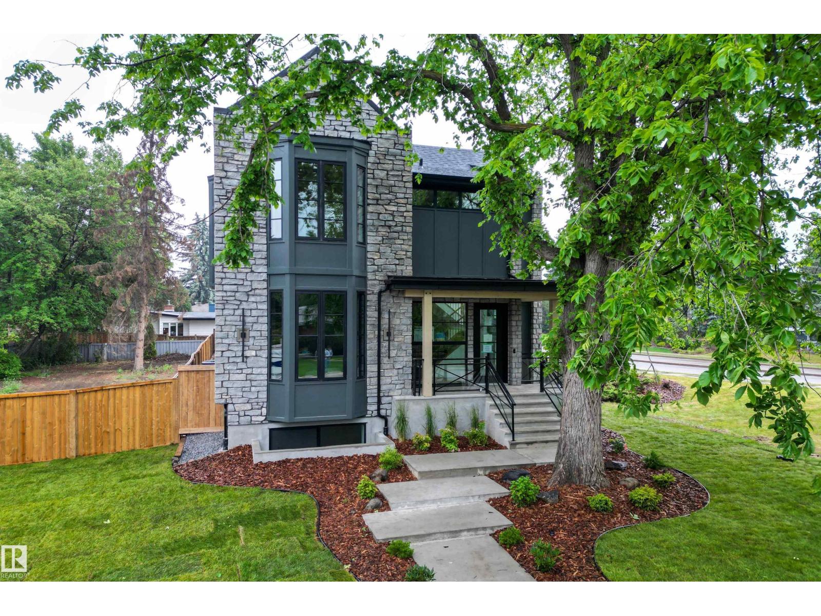 85 Av Nw Unit 13804, Edmonton, AB T5R 3Y7