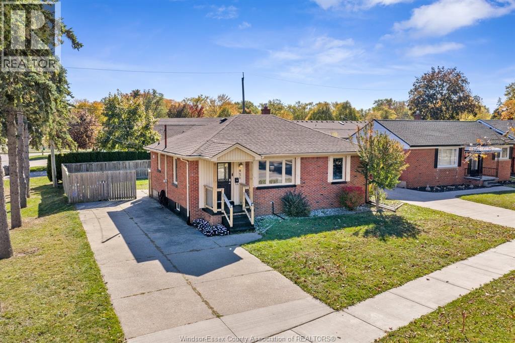 921 Grand Marais Rd W, Windsor, ON N9E 1C2