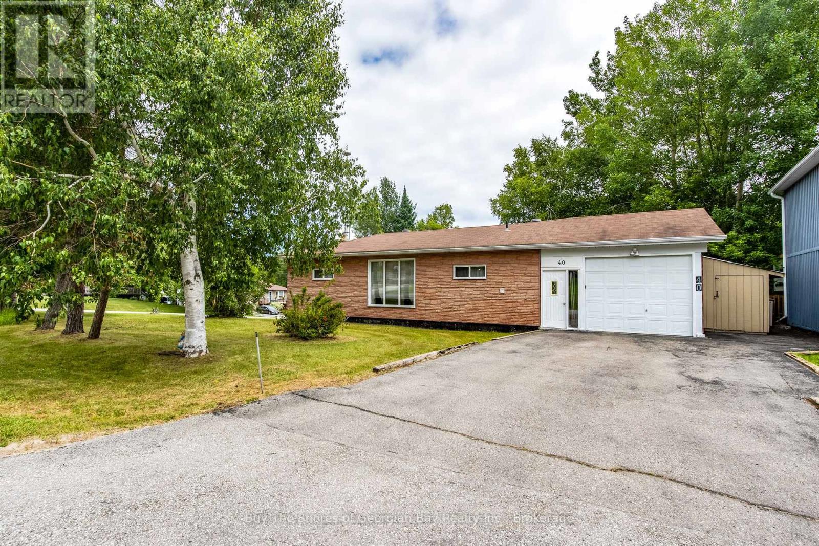 40 Lepage Dr, Penetanguishene, ON L9M 1R5