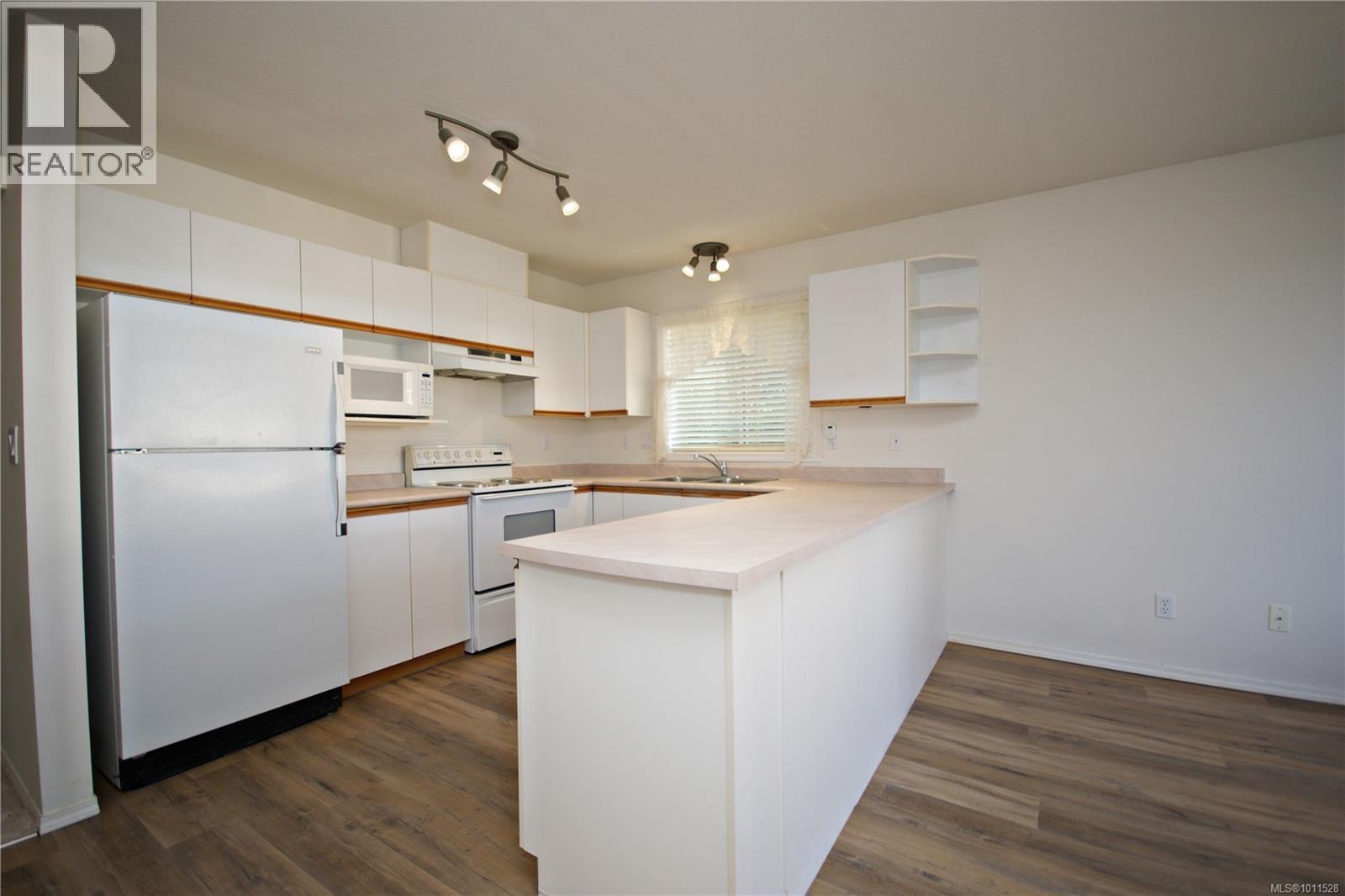 454 Morison Ave Unit 33 Ave, Parksville, BC V9P 2M6