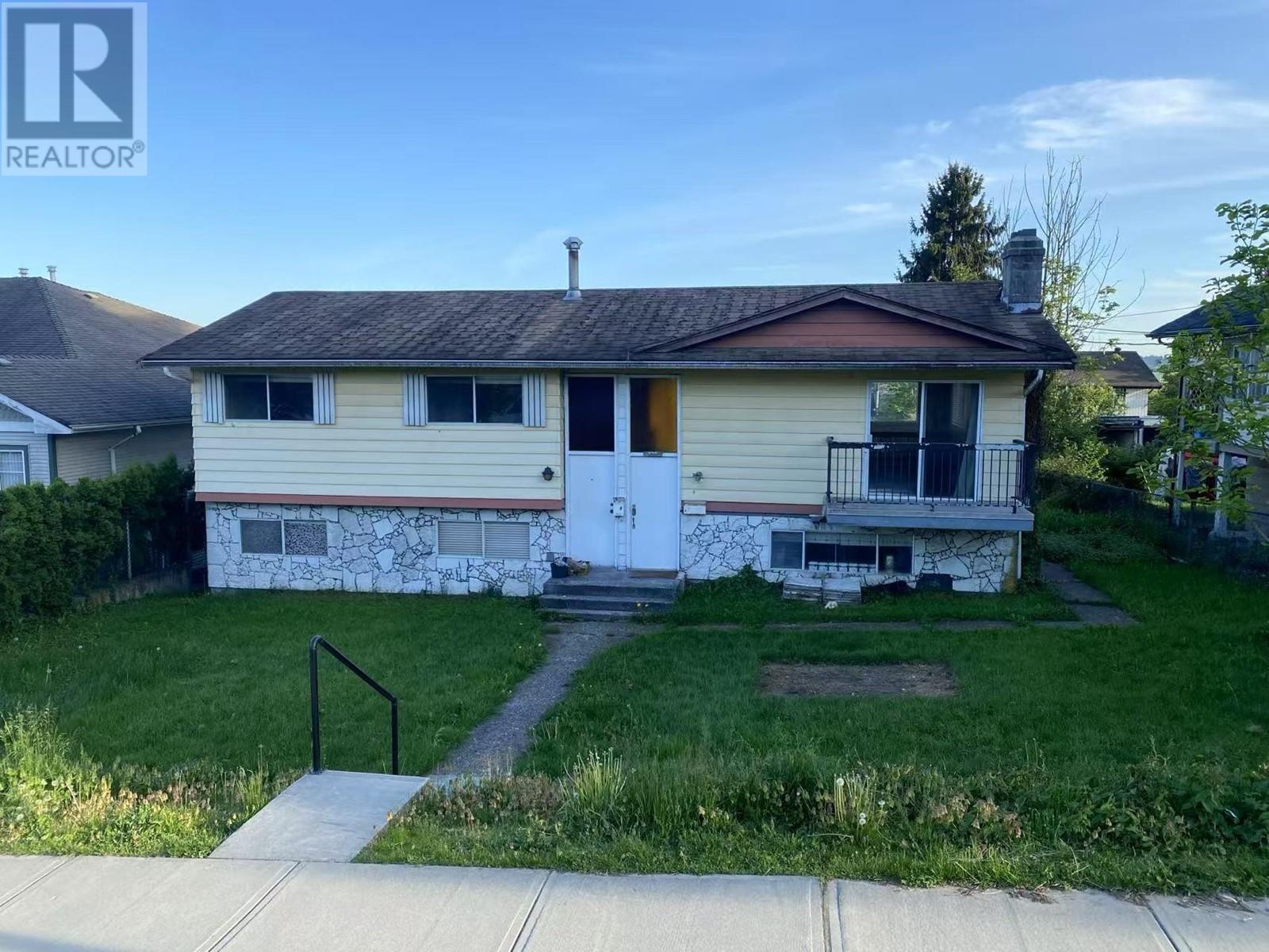 920 Harris Ave, Coquitlam, BC V3K 1S1