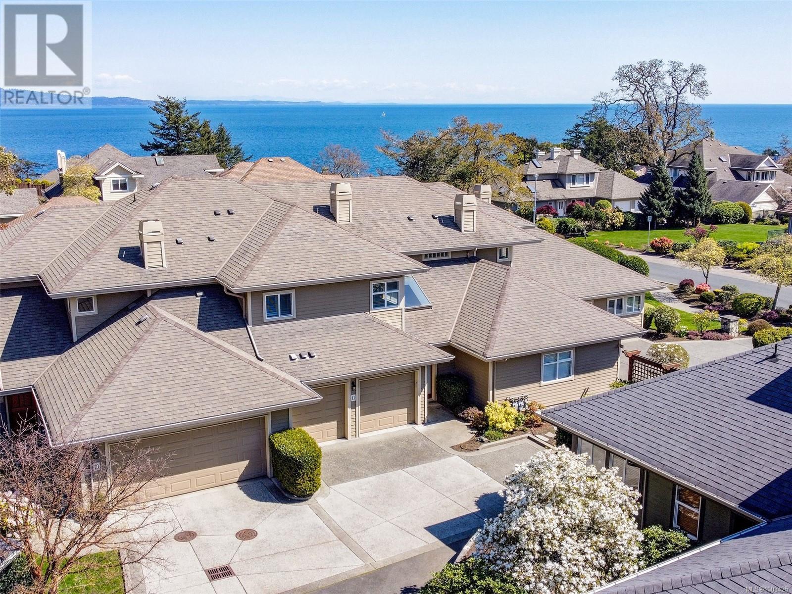 4522 Gordon Point Dr Unit 11 Dr, Saanich, BC V8N 6L4