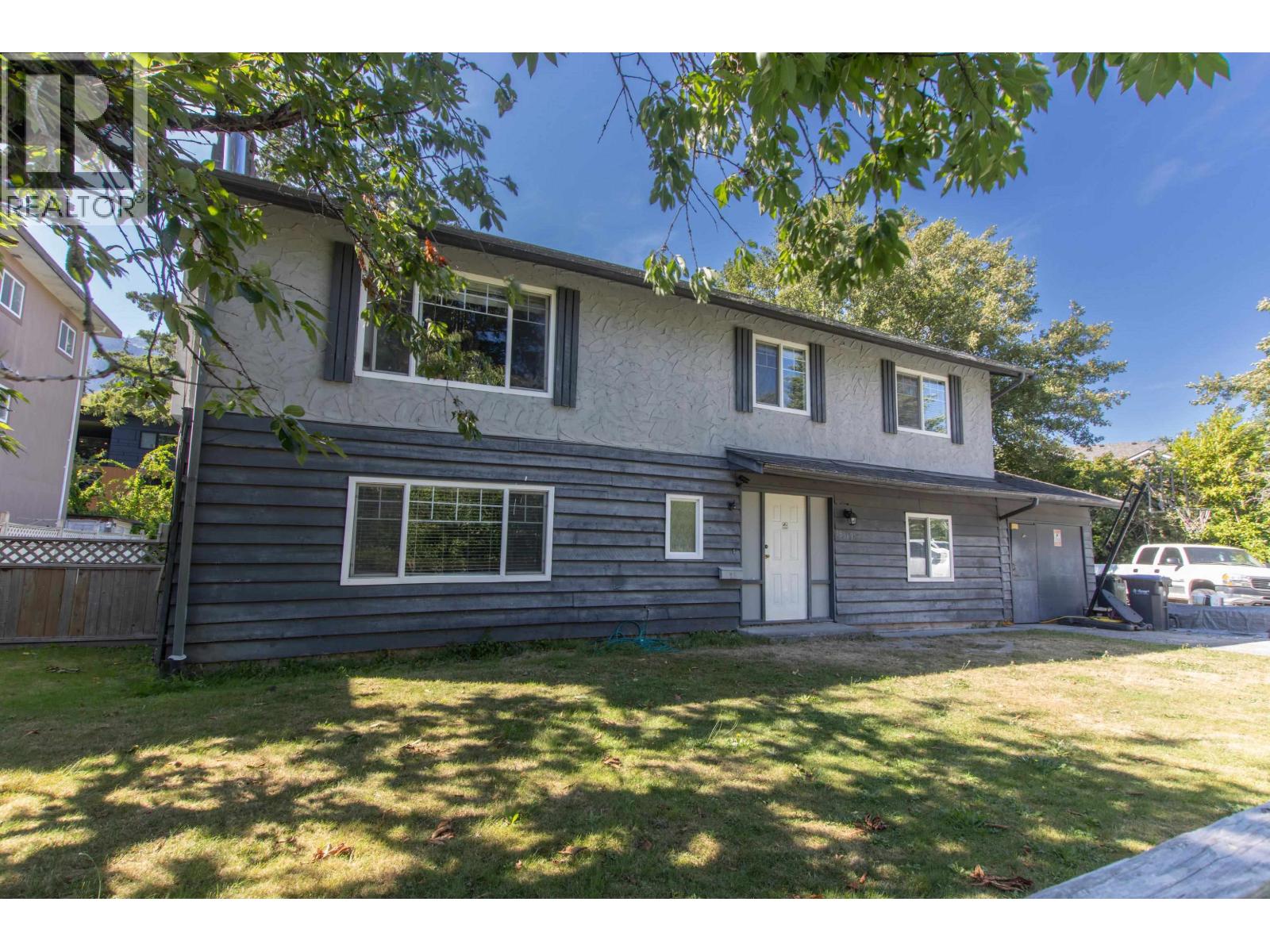 38069 Fifth Ave, Squamish, BC V0N 1T0