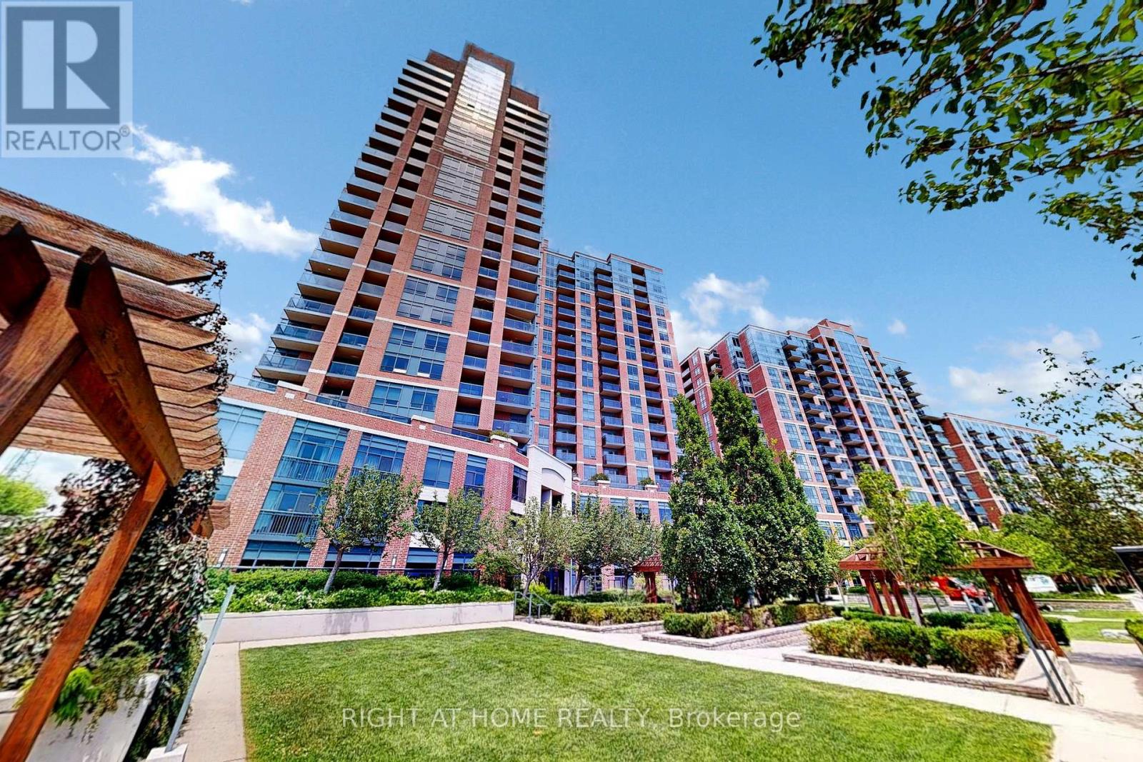 413 61 Heintzman St, Toronto, ON M6P 5A1