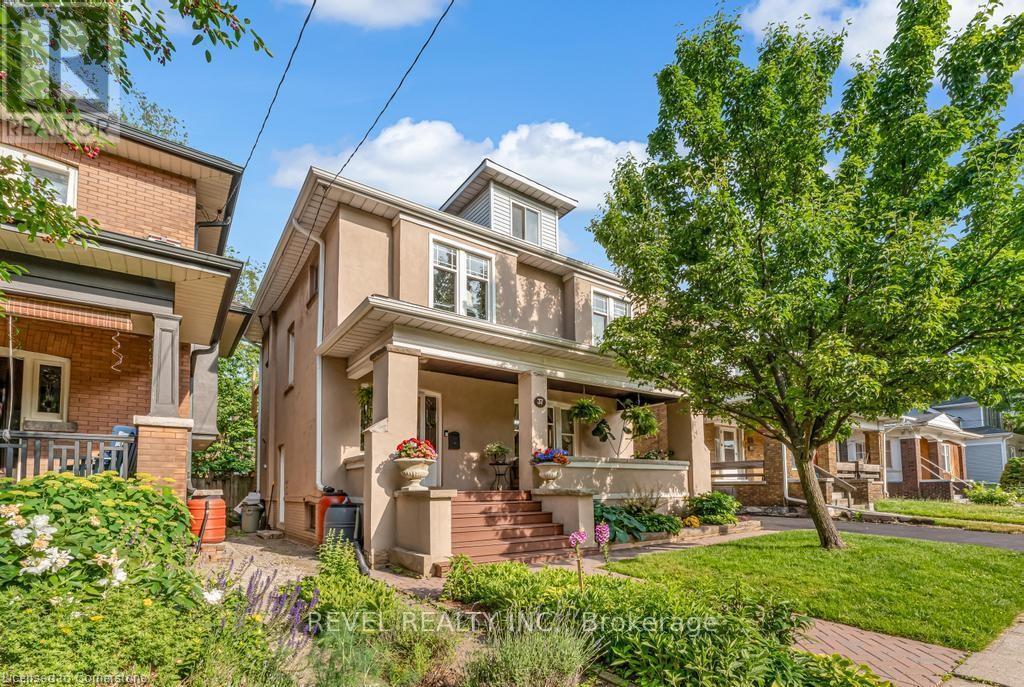 37 Burris St, Hamilton, ON L8M 2J1