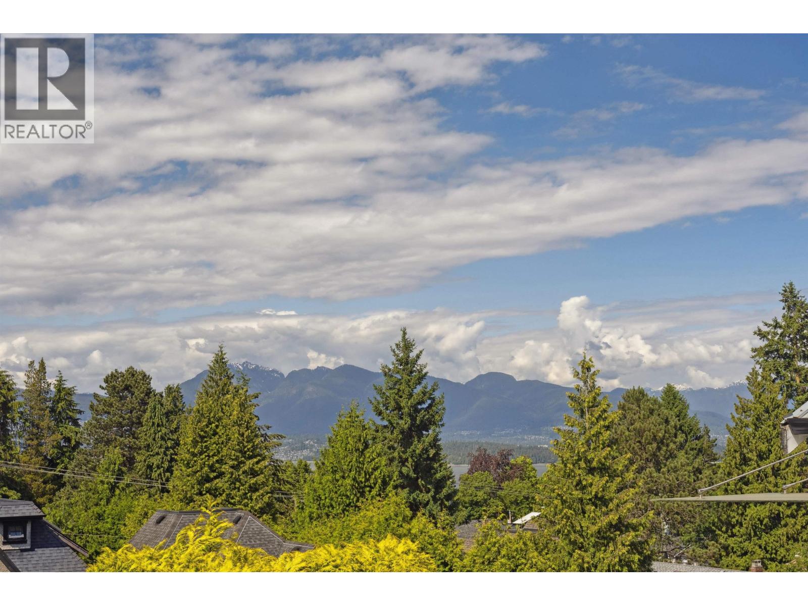 4190 W 11th Ave, Vancouver, BC V6R 2L6
