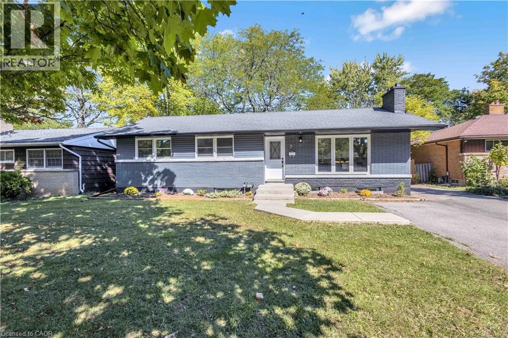 7 Swan Dr, St. Catharines, ON L2T 2C2