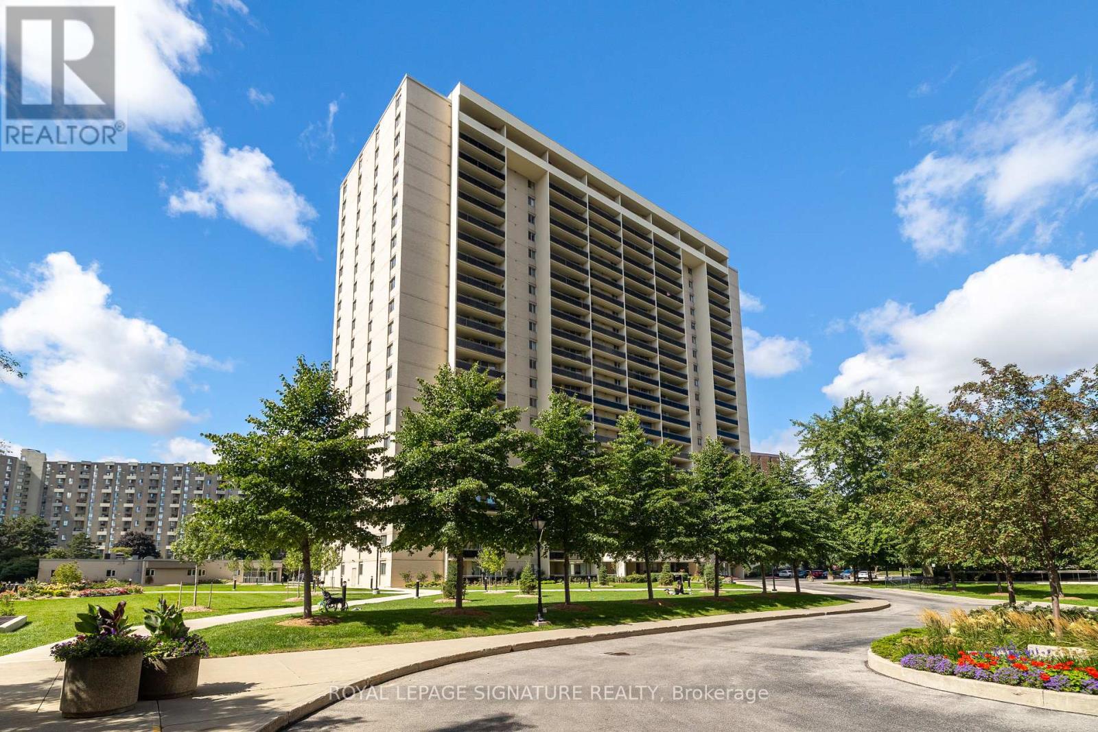 2105 820 Burnhamthorpe Rd, Toronto, ON M9C 4W2
