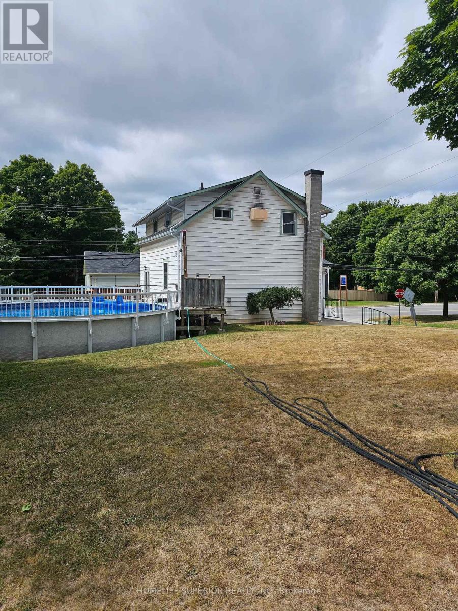98 Paul Dr, Lanark Highlands, ON K0G 1K0