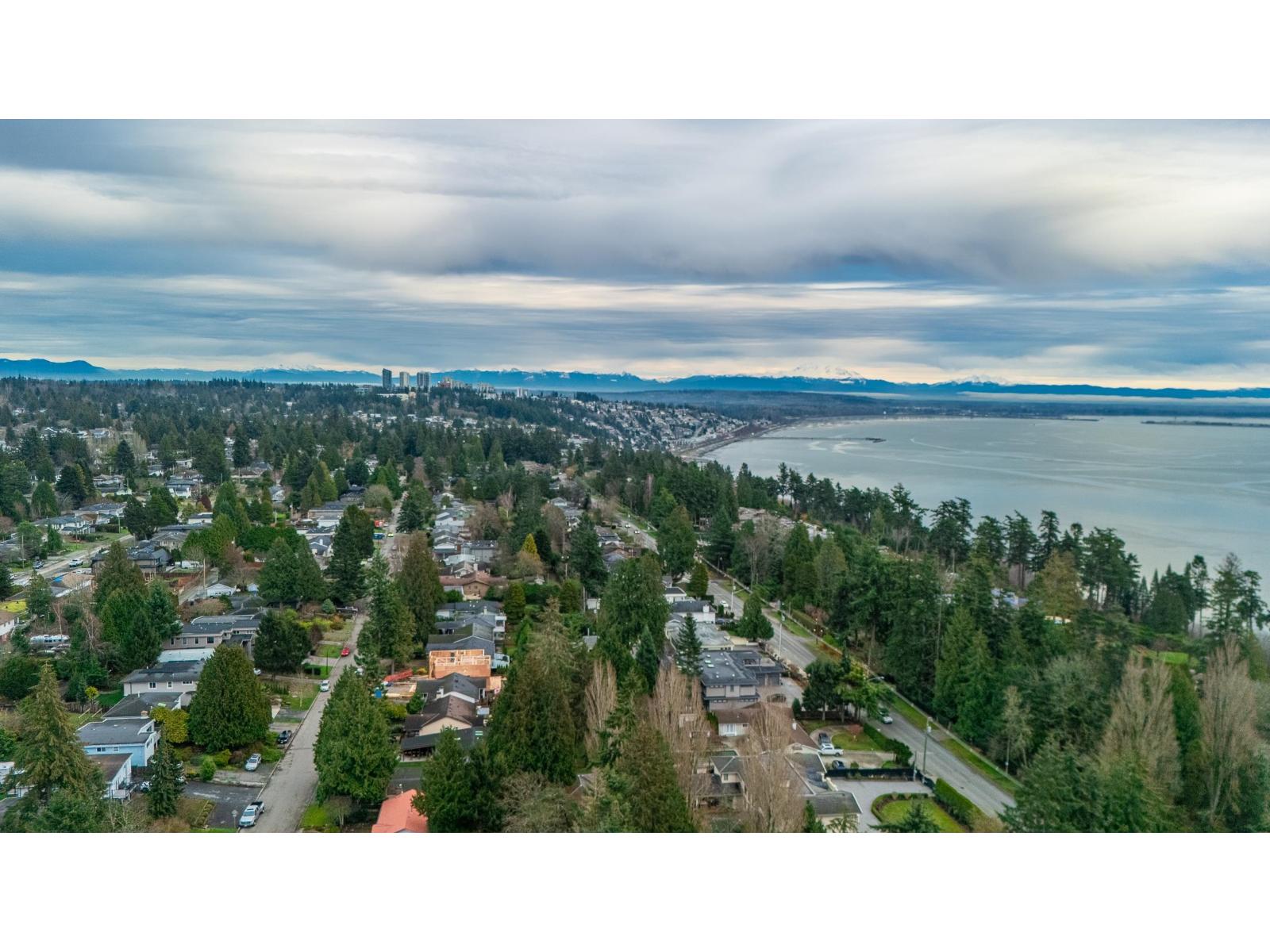 13600 Blackburn Ave, White Rock, BC V4B 2Y8