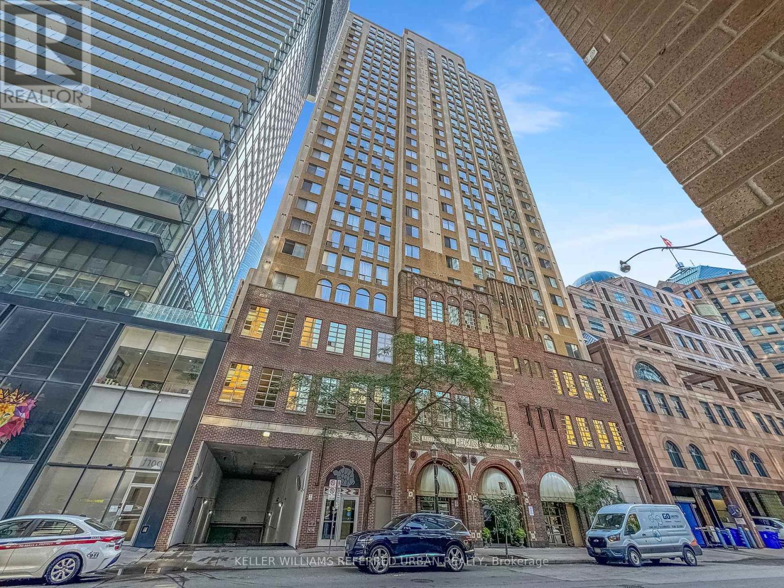 2005 25 Grenville St, Toronto, ON M4Y 2X5