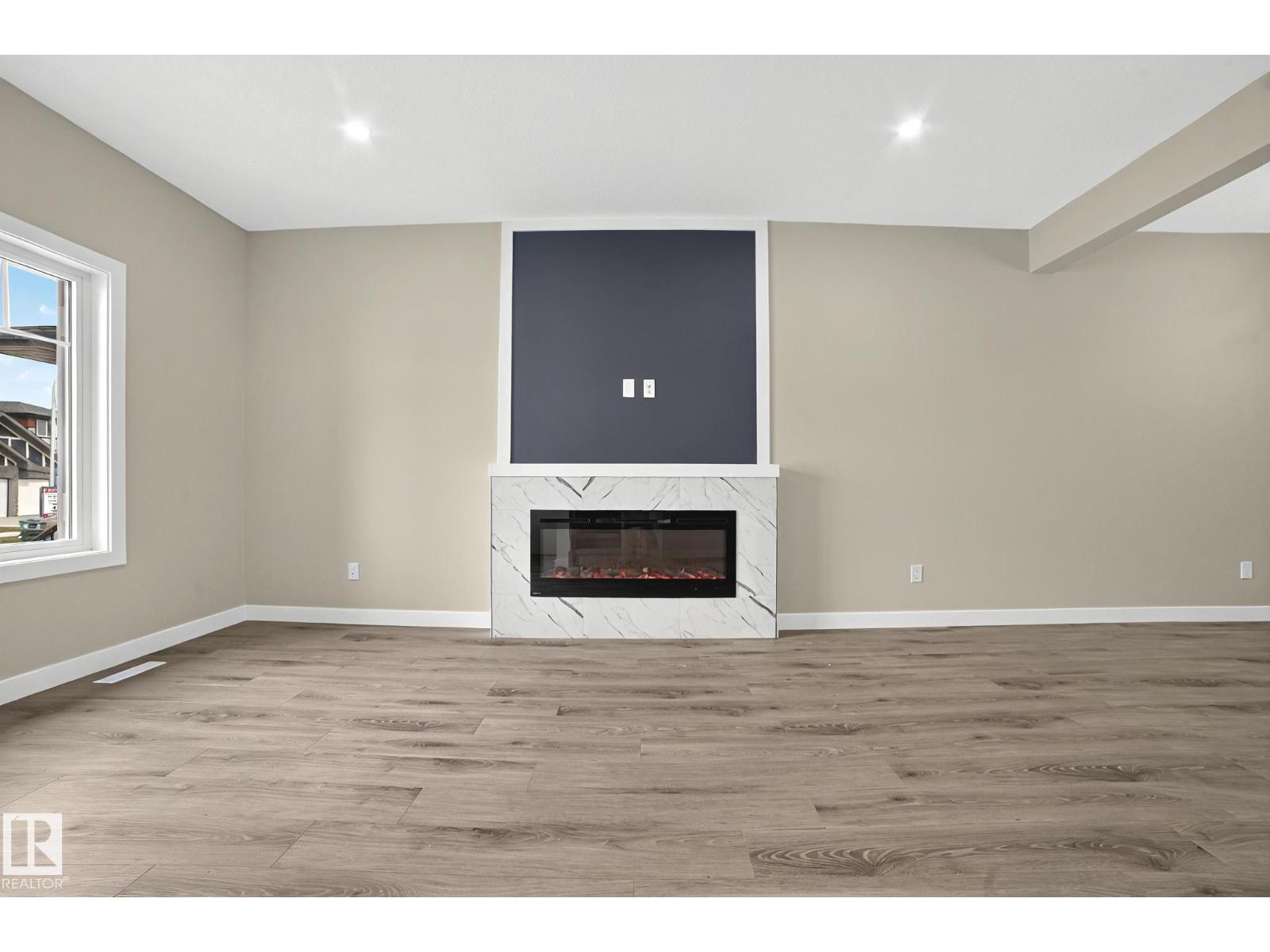 92 Av Unit 10233 #a, Morinville, AB T8R 2R4