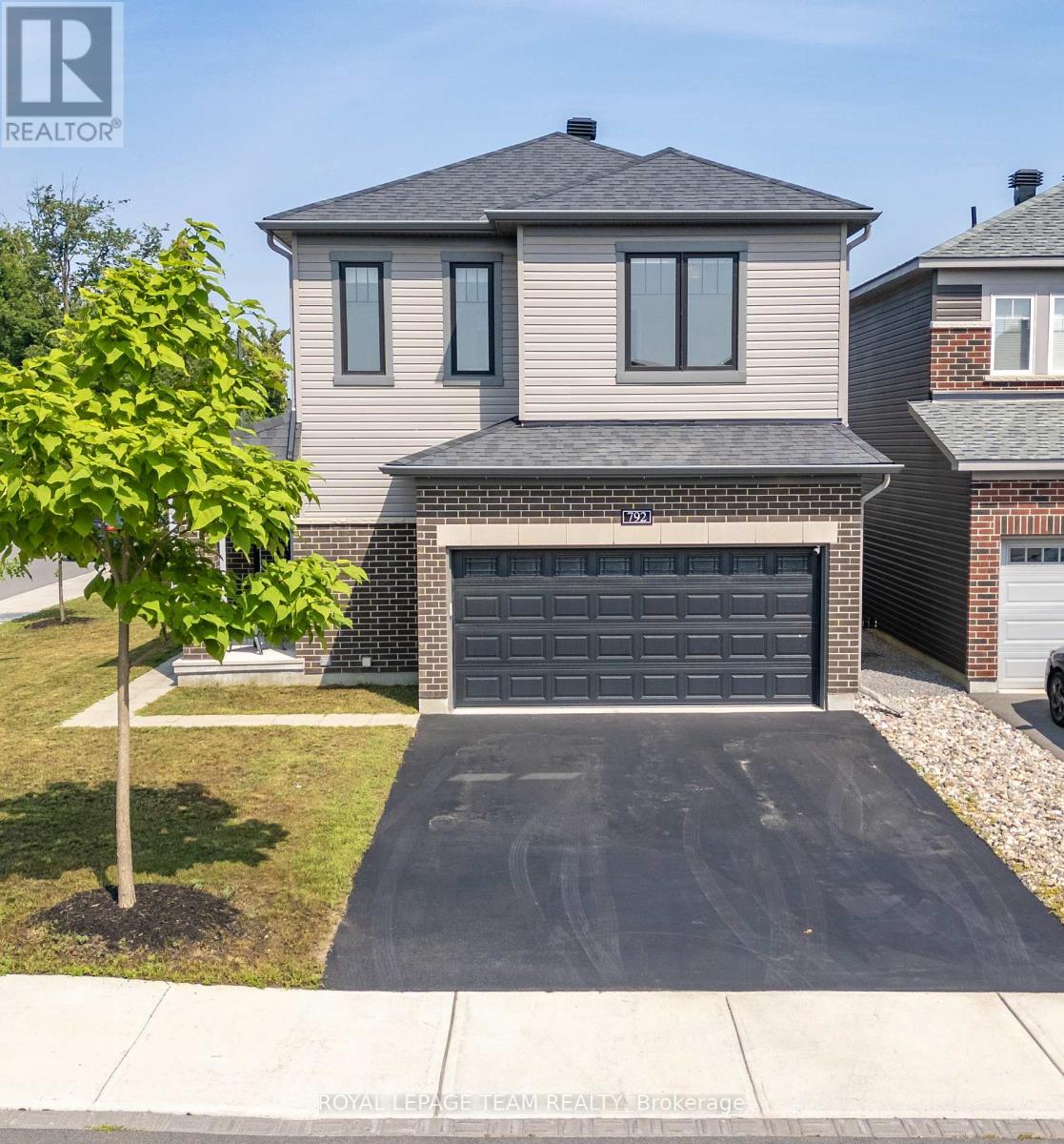 792 Cappamore Dr, Ottawa, ON K2J 6V6
