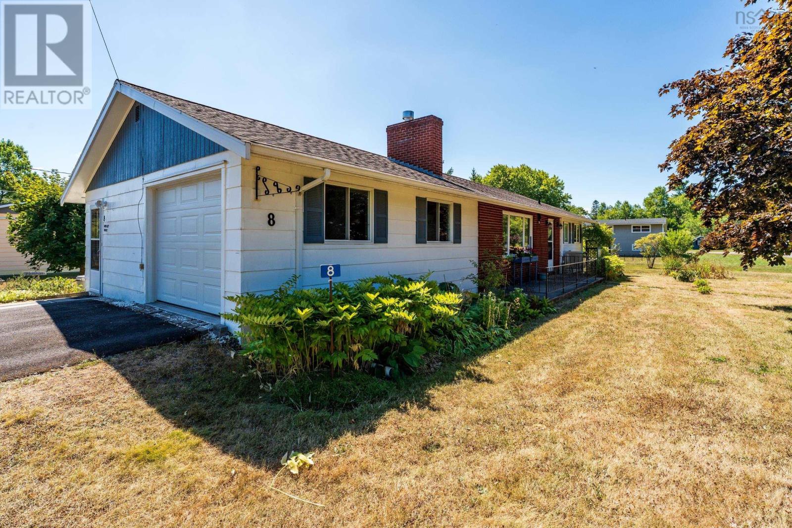 8 Bentley Dr, Middleton, NS B0S 1P0