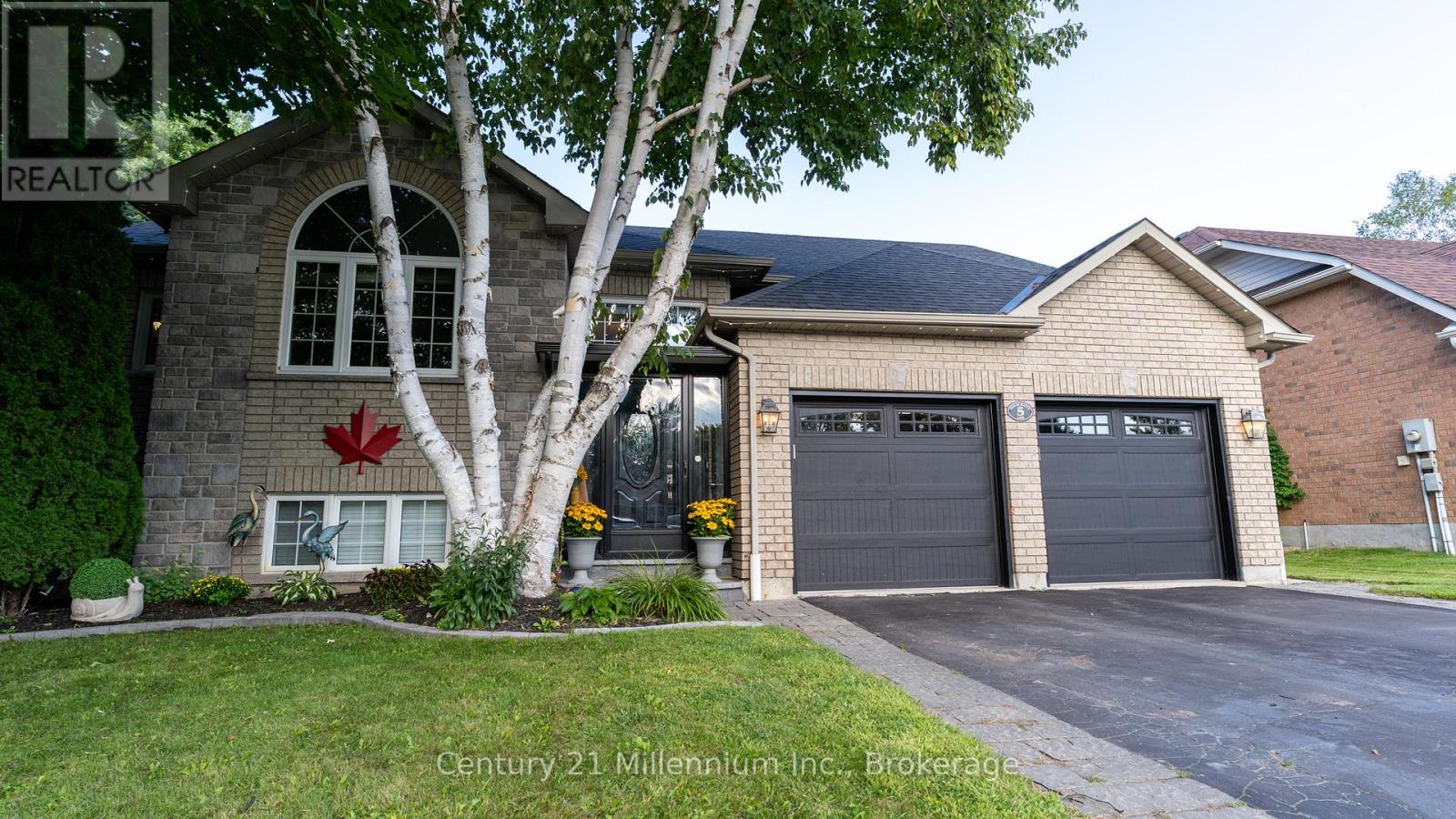 5 Sugar Maple Ln, Wasaga Beach, ON L9Z 1P4