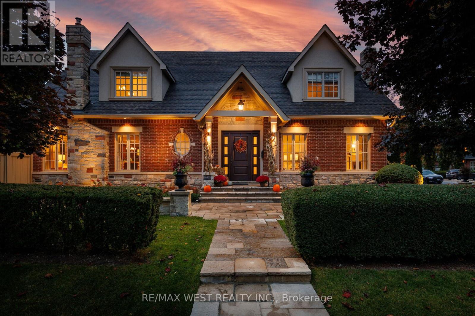 37 Cedarland Dr, Toronto Princess-rosethorn, ON M9A 2K5