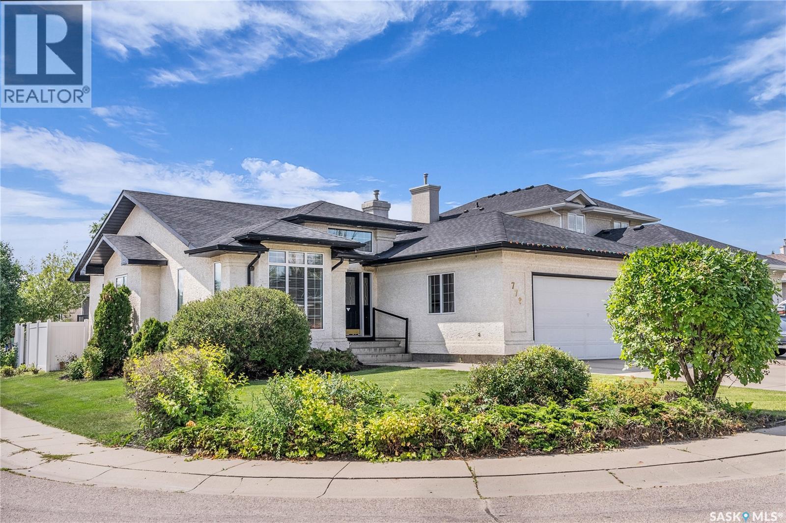 779 Bayview Close, Saskatoon, SK S7V 1B7