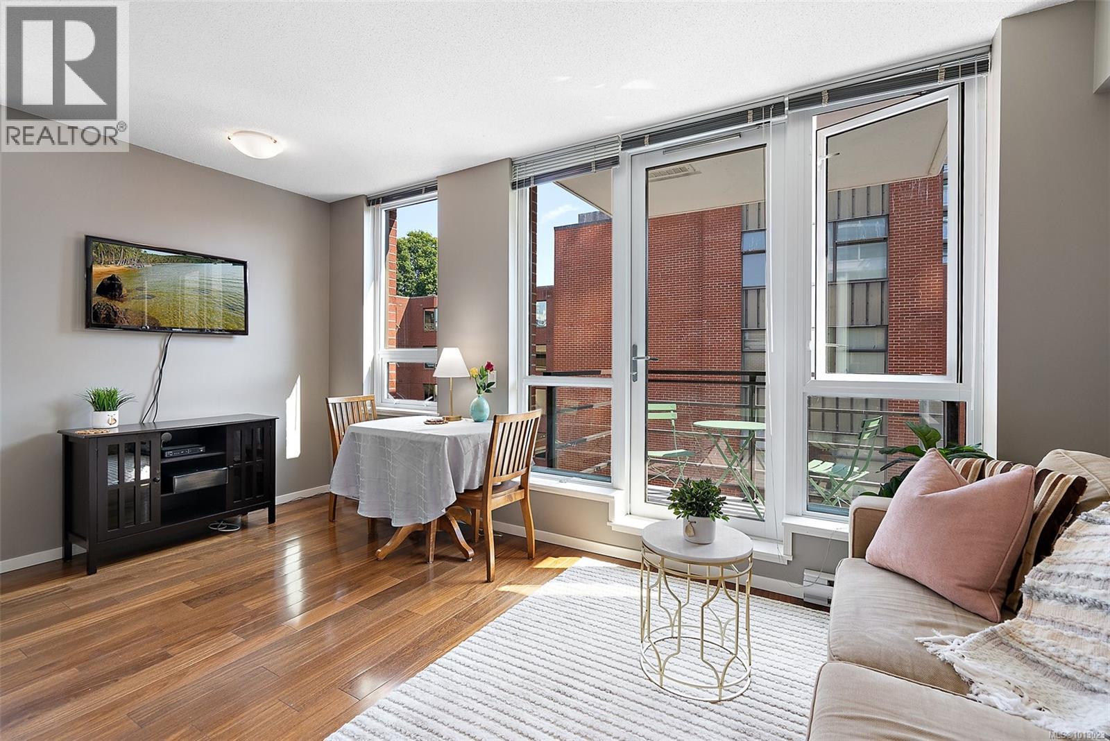 834 Johnson St Unit 410 St, Victoria, BC V8W 1N3