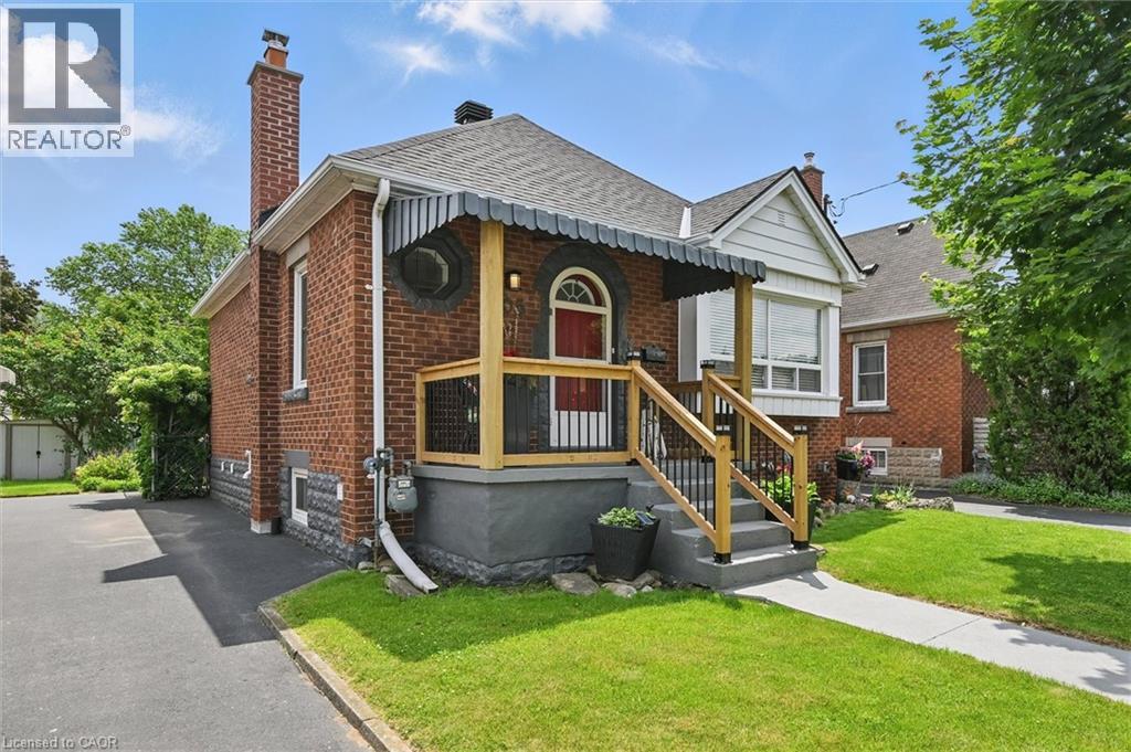 105 Weir St S, Hamilton, ON L8K 3A8