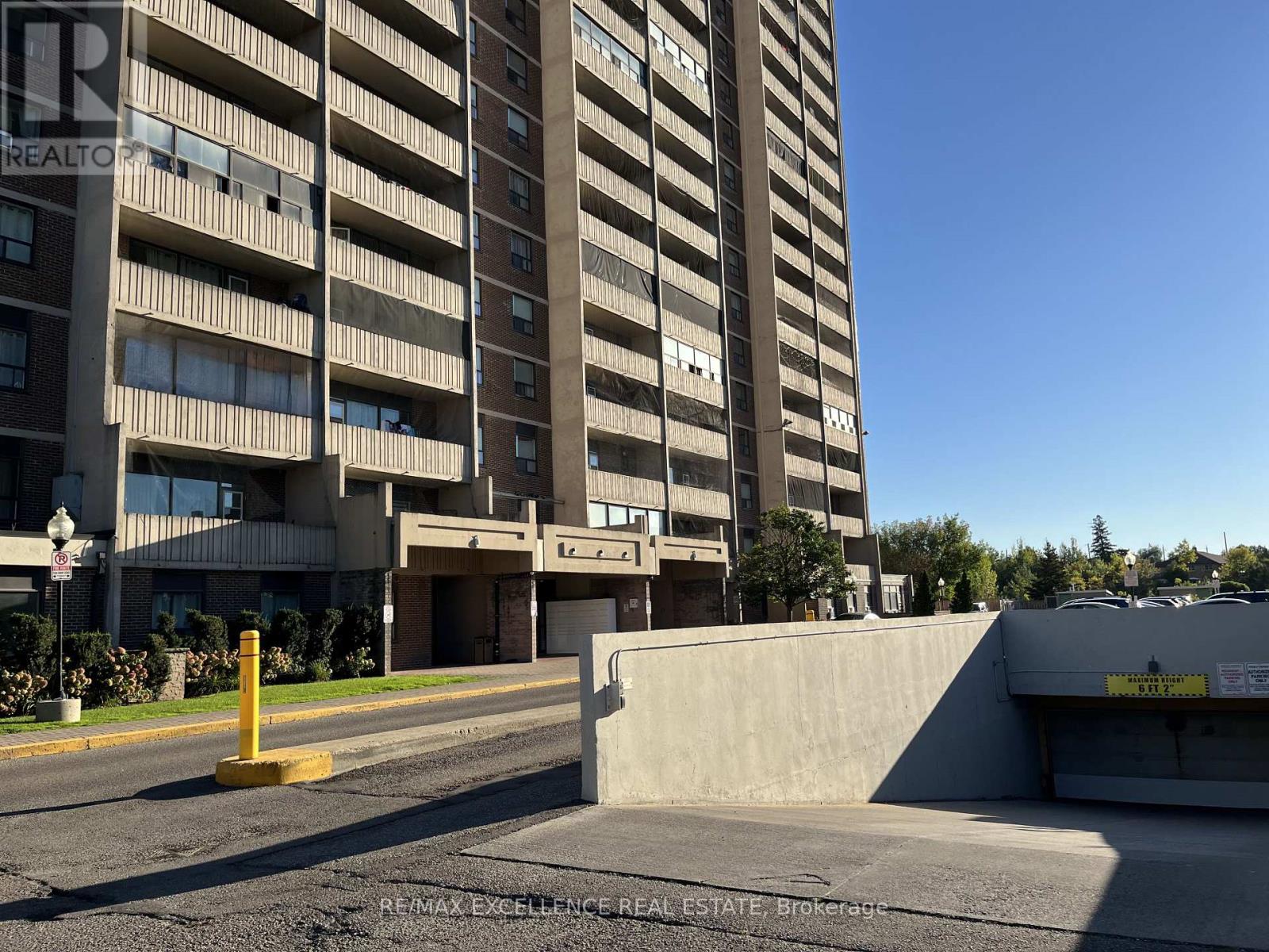 2105 3390 Weston Rd, Toronto, ON M9M 2X3