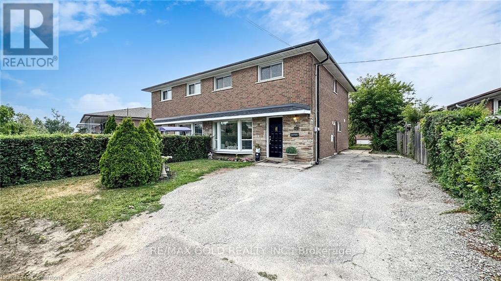 28 Navenby Cres, Toronto, ON M9L 1B2