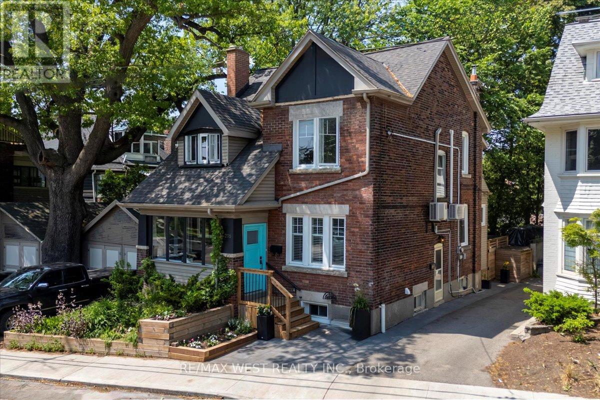206 Howard Park Ave, Toronto, ON M6R 1W1