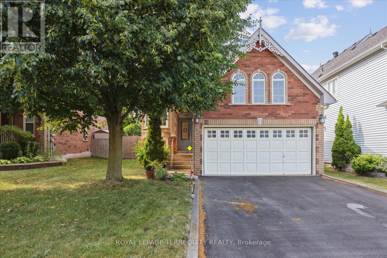 15 Waring Ave, Whitby, ON L1M 1G4