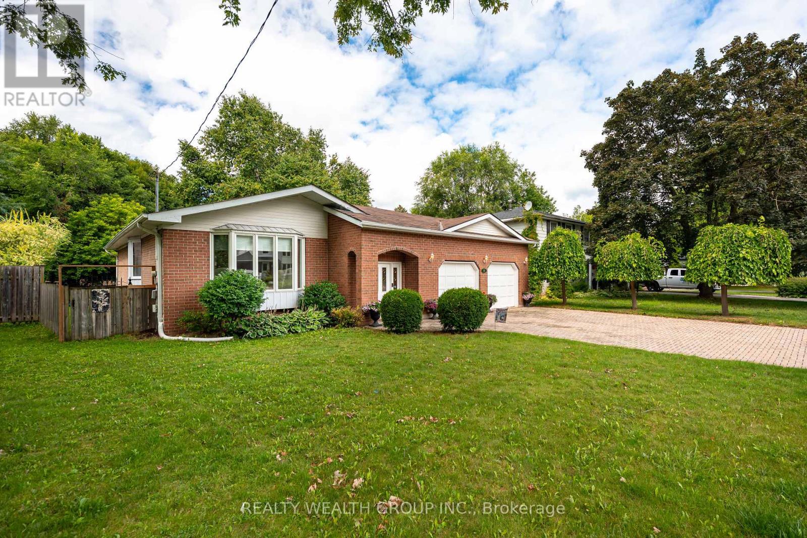 86 Alexander Rd W, Newmarket, ON L3Y 3J5
